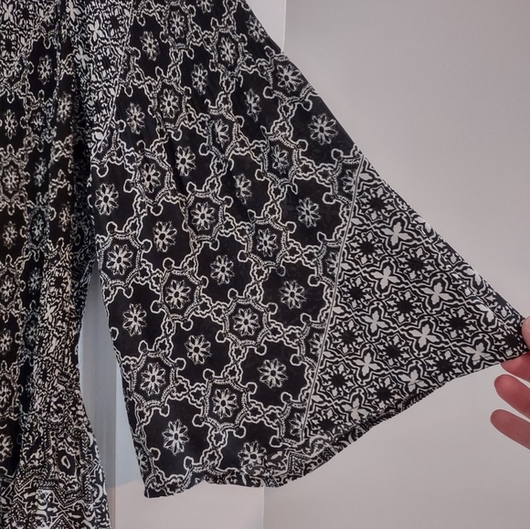 Catherines Smocked Mosaic Print Flutter Sleeve Tunic Top - Picture 6 of 12